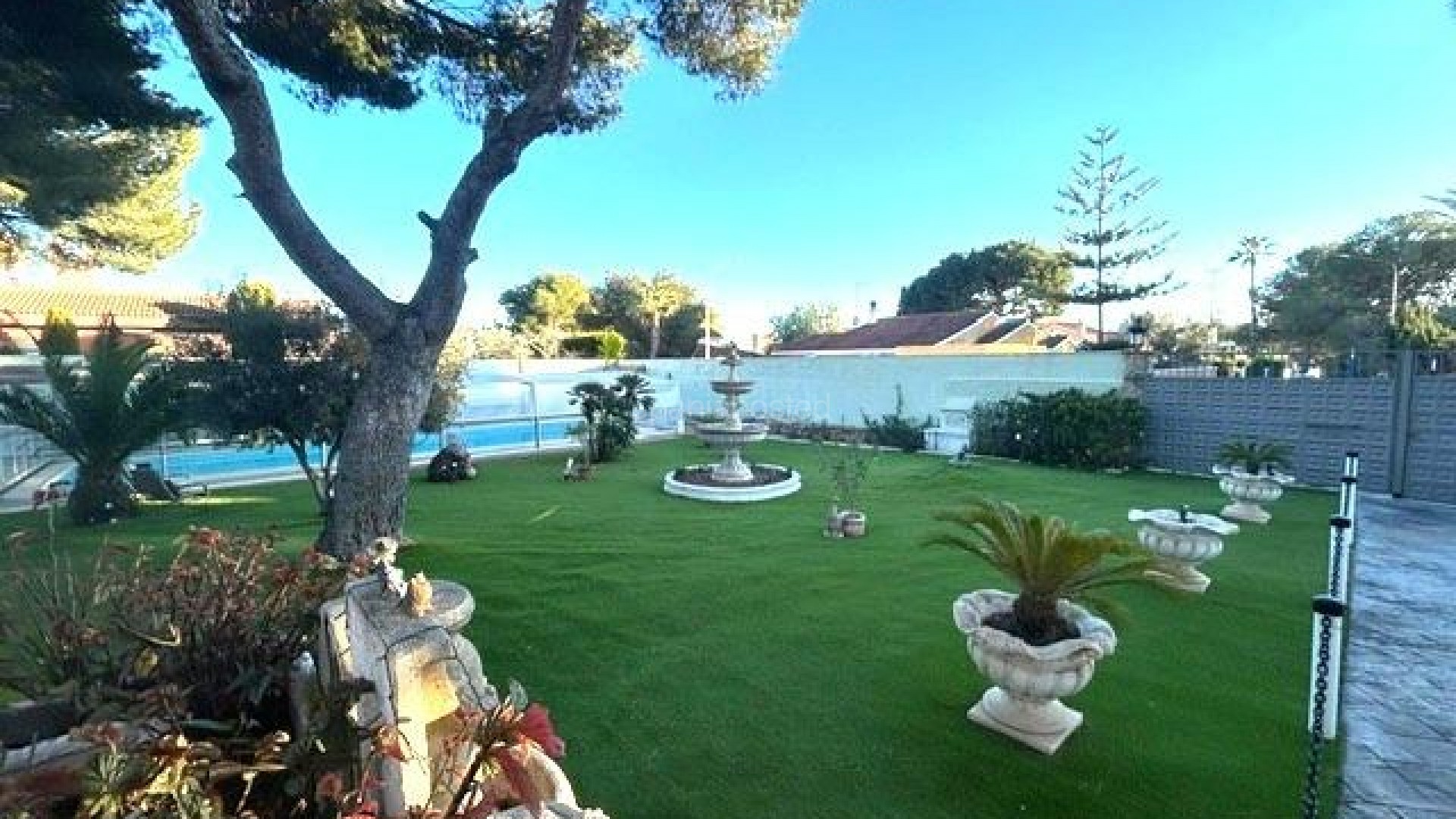 Resale - Villa -
Orihuela Costa - Altos de Campoamor