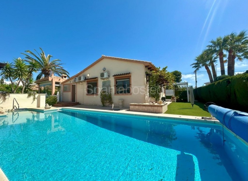 Resale - Villa -
Orihuela Costa - Cabo Roig