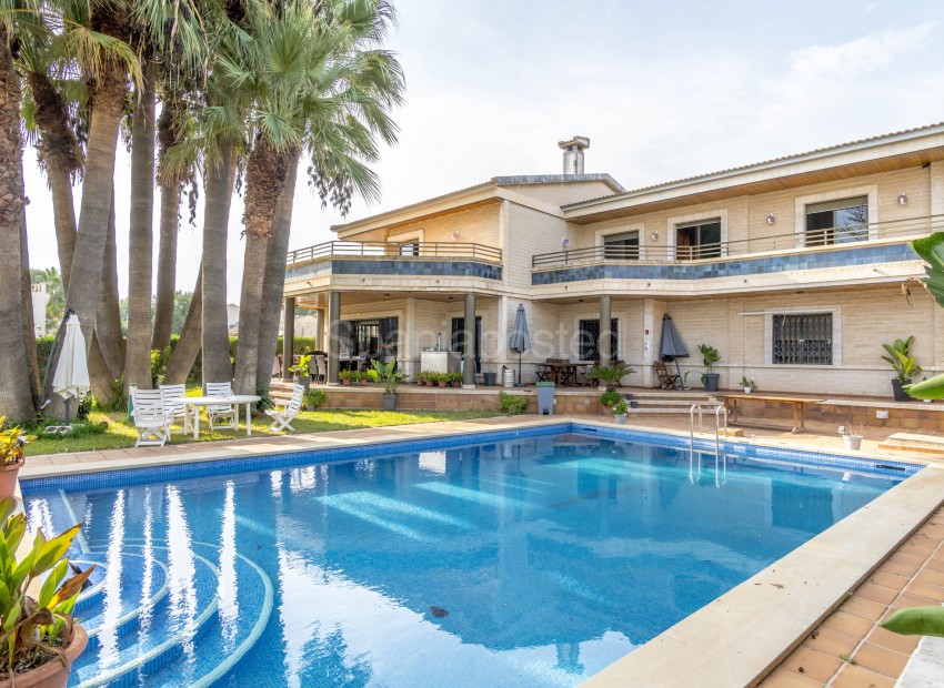 Resale - Villa -
Orihuela Costa - Campoamor