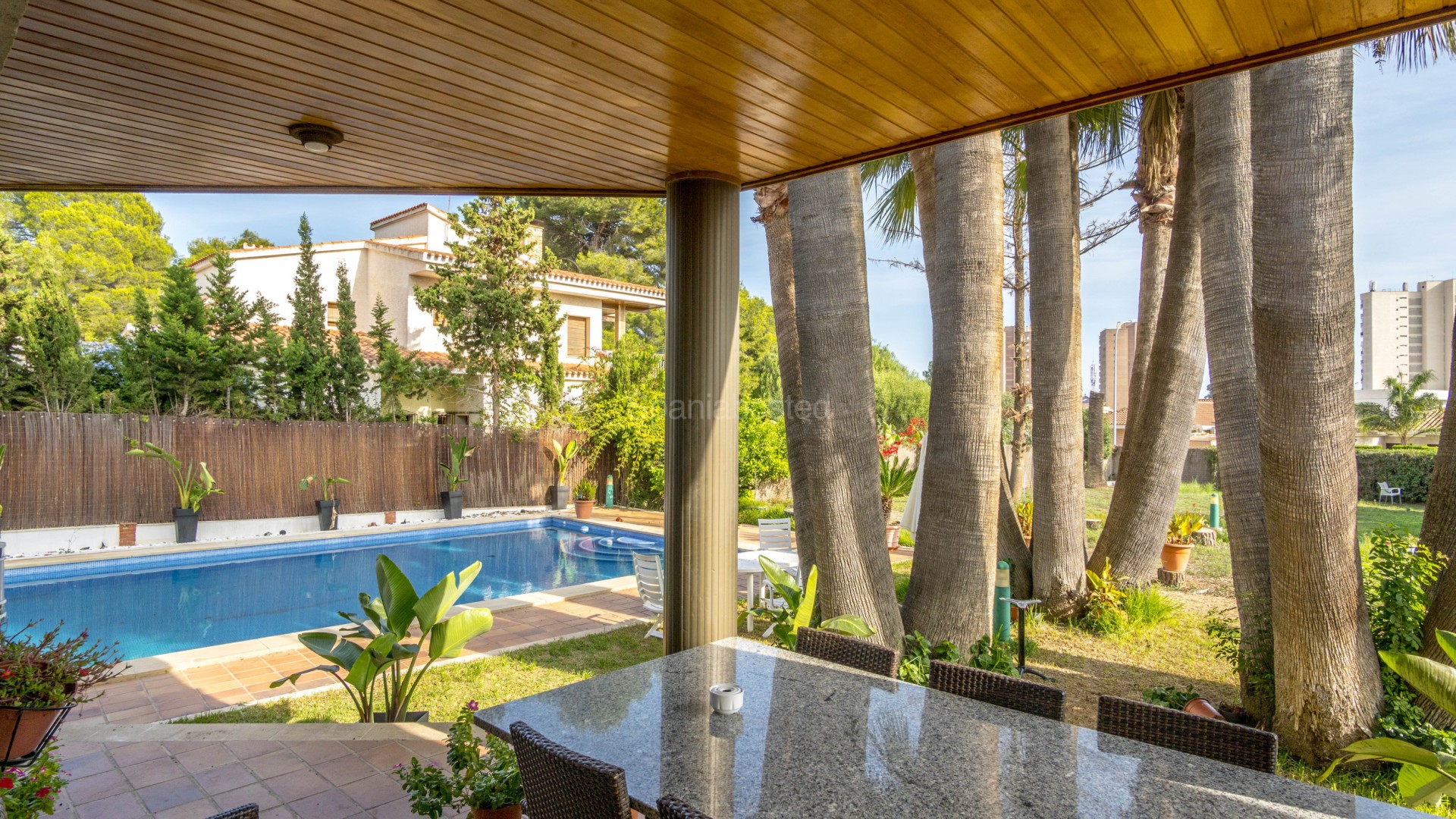 Resale - Villa -
Orihuela Costa - Campoamor