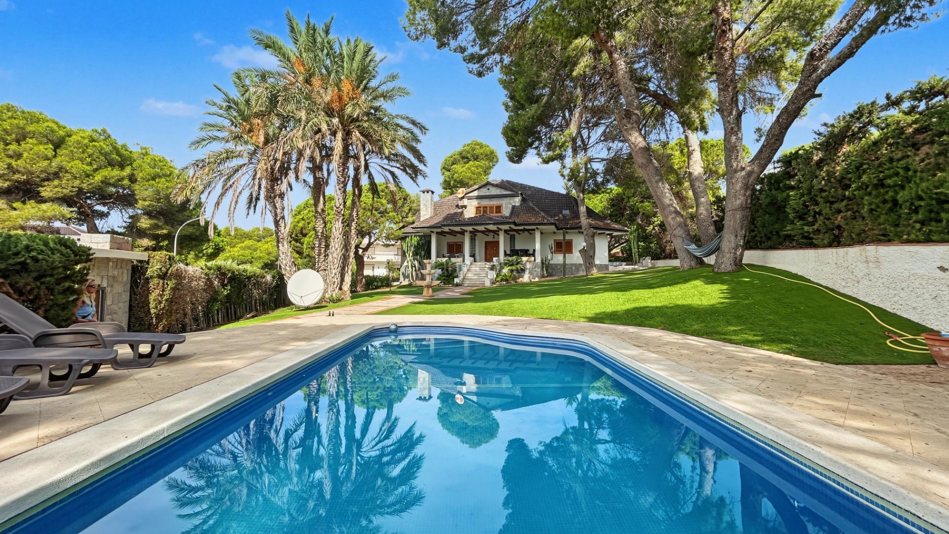 Resale - Villa -
Orihuela Costa - Campoamor