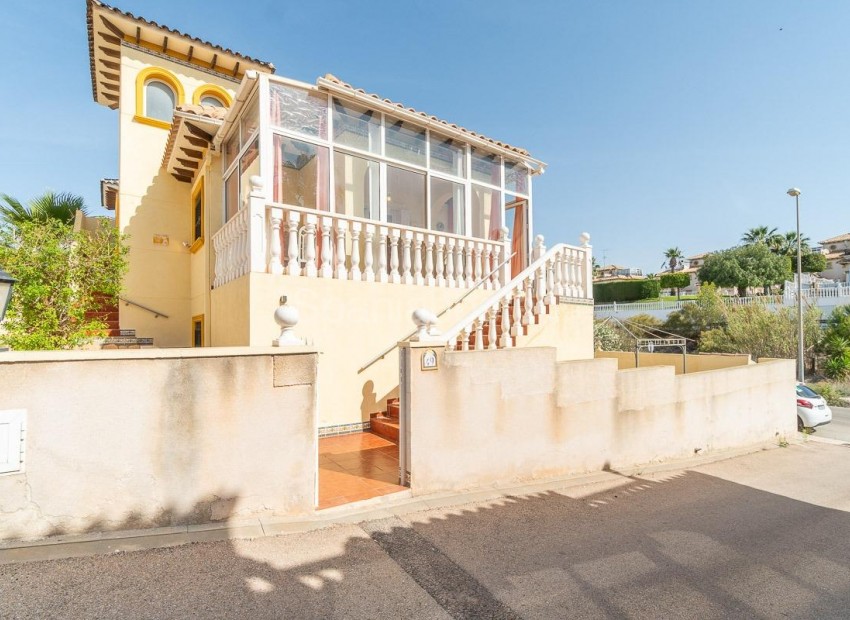 Resale - Villa -
Orihuela Costa - La Zenia