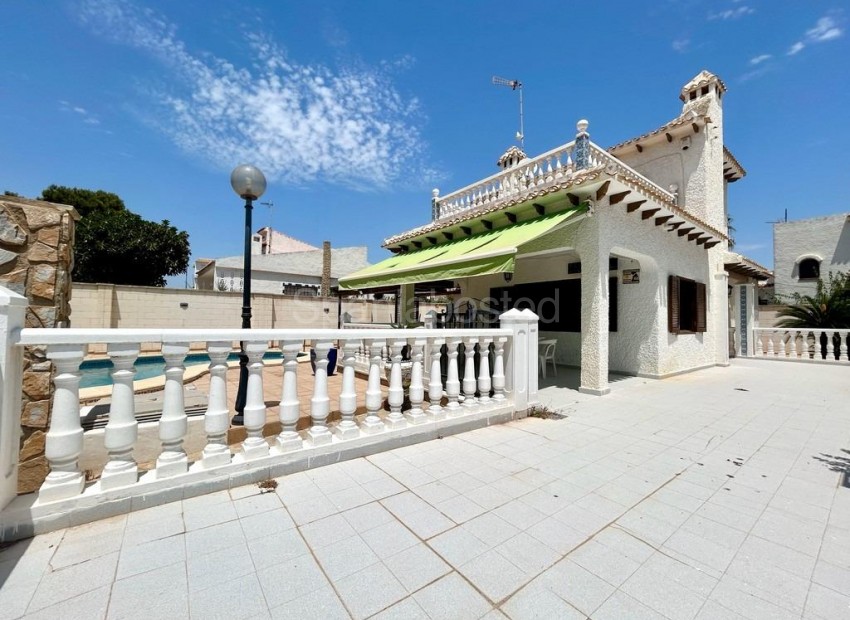 Resale - Villa -
Orihuela Costa - La Zenia
