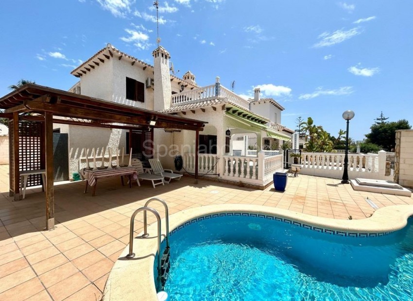 Resale - Villa -
Orihuela Costa - La Zenia