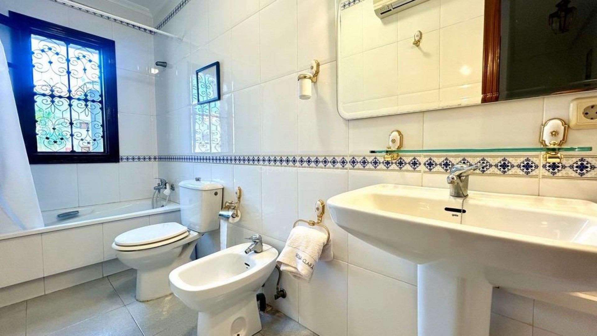 Resale - Villa -
Orihuela Costa - La Zenia