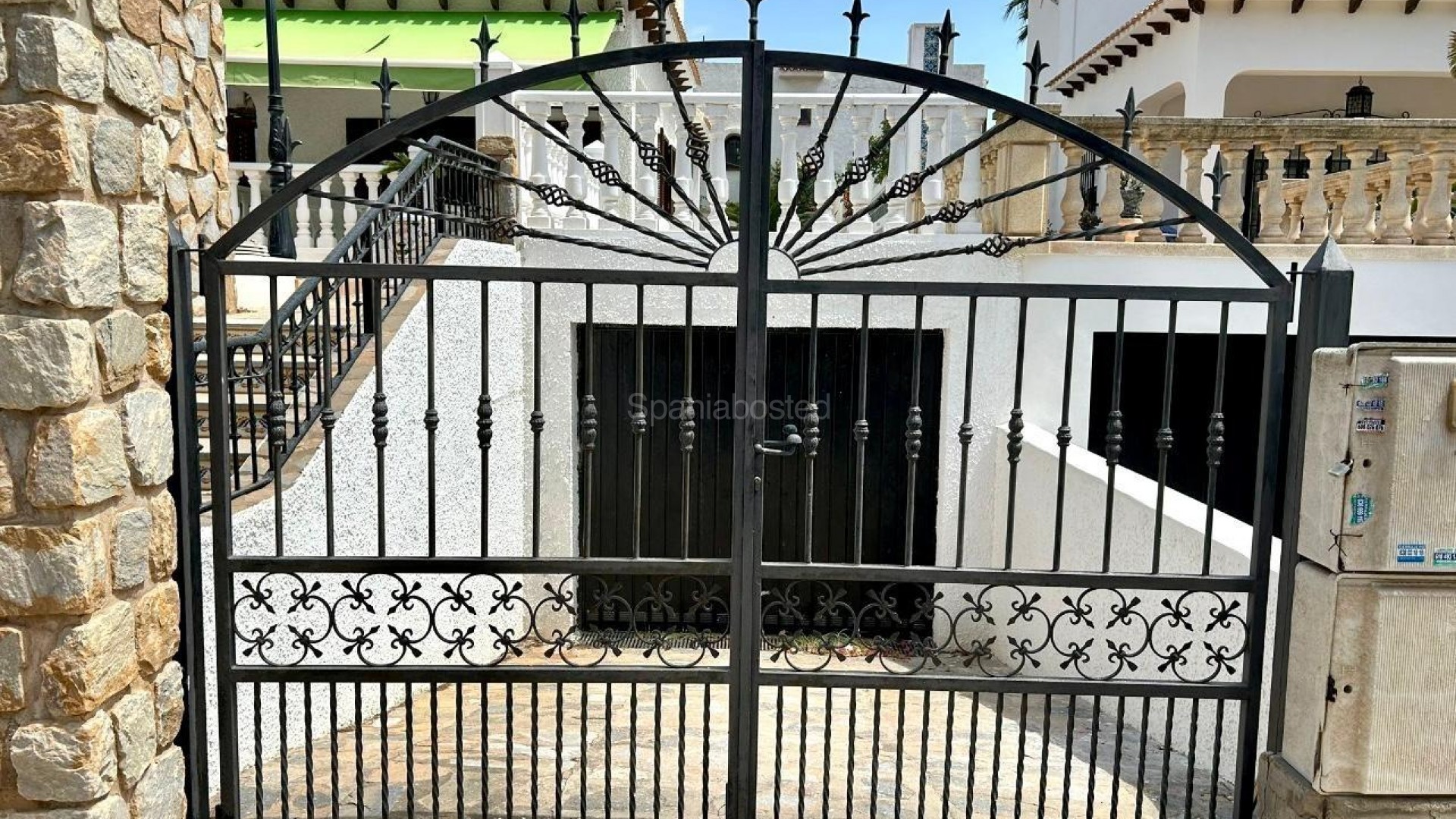 Resale - Villa -
Orihuela Costa - La Zenia