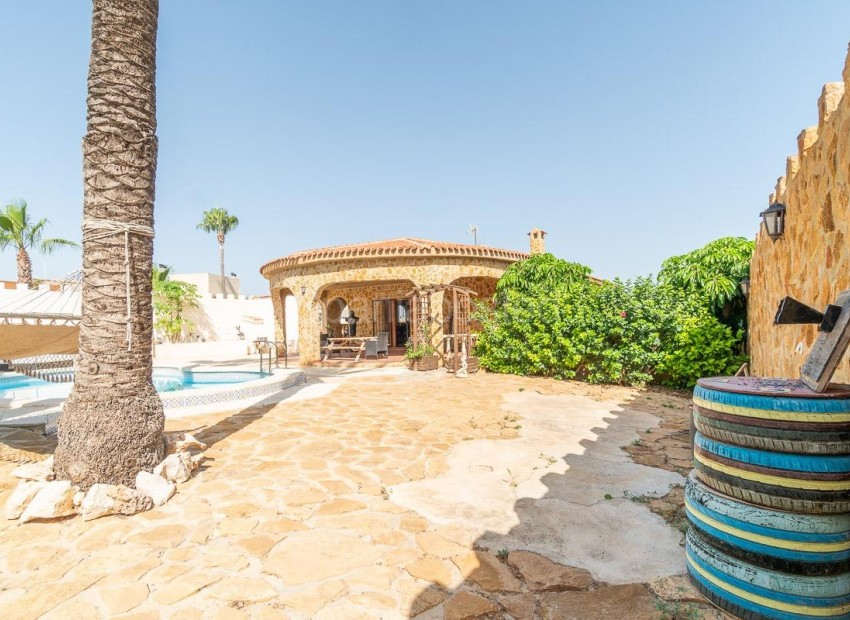 Resale - Villa -
Orihuela Costa - Los Altos