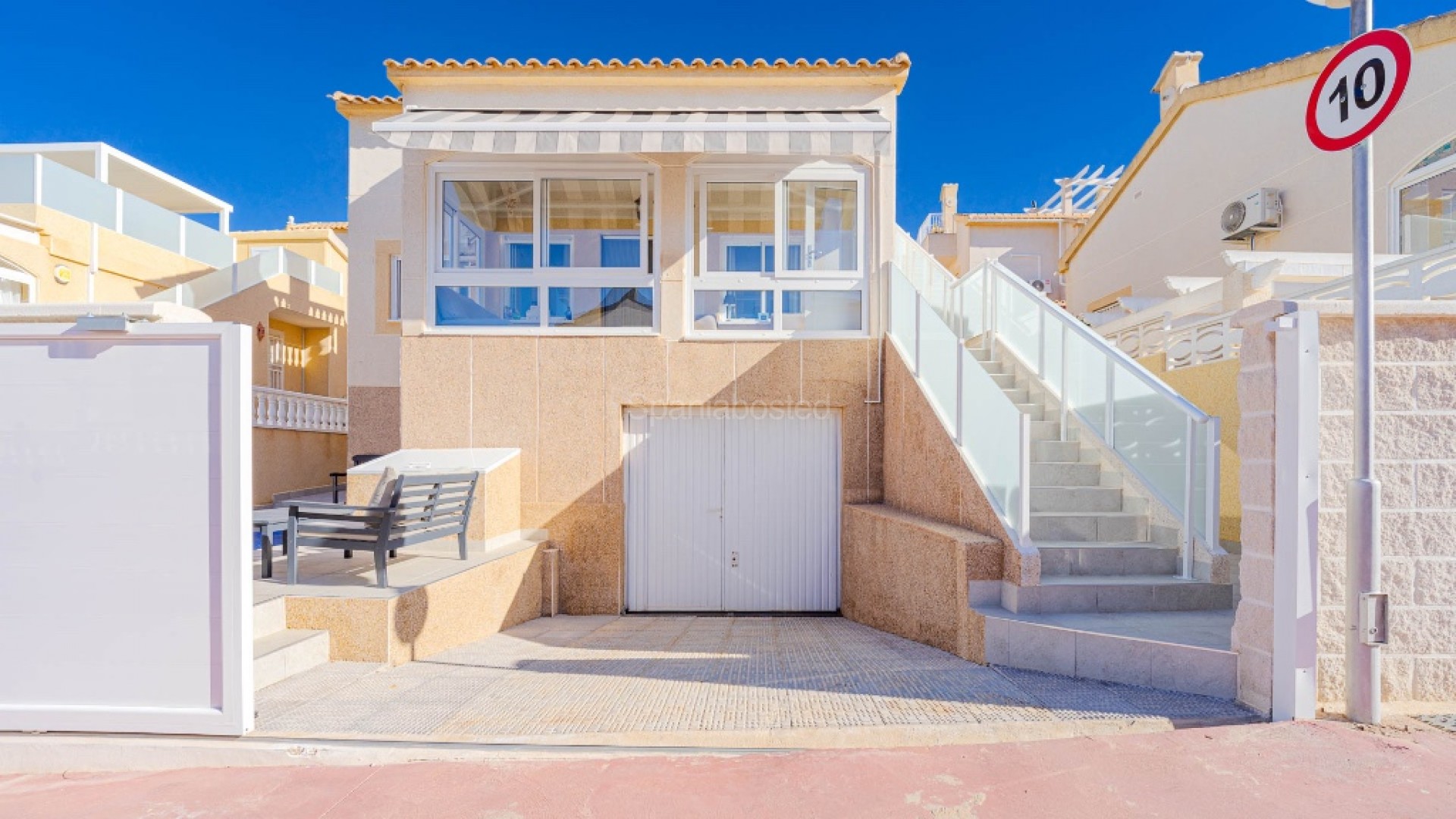 Resale - Villa -
Orihuela Costa - Los Altos