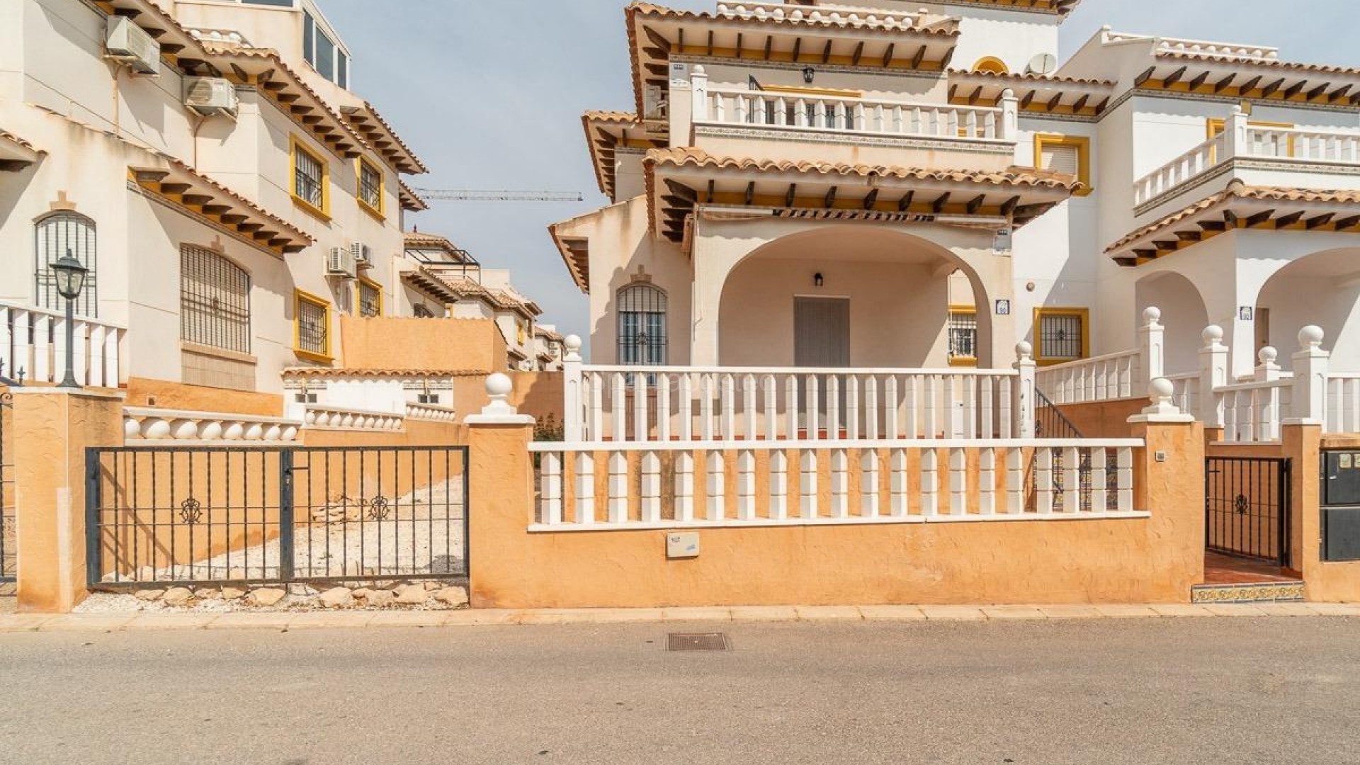 Resale - Villa -
Orihuela Costa - Los Dolses