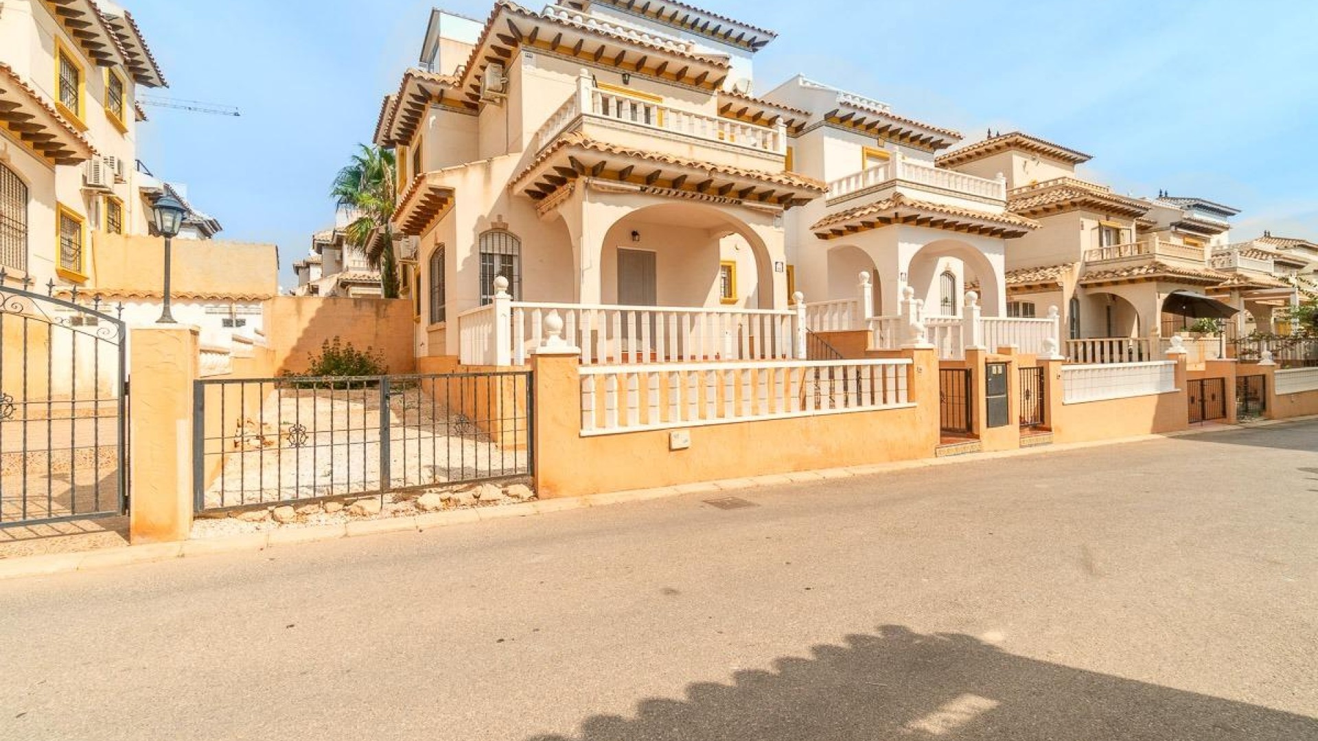 Resale - Villa -
Orihuela Costa - Los Dolses