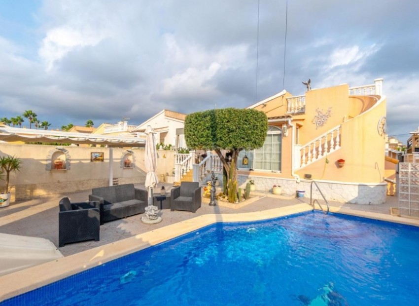 Resale - Villa -
Orihuela Costa - Playa Flamenca