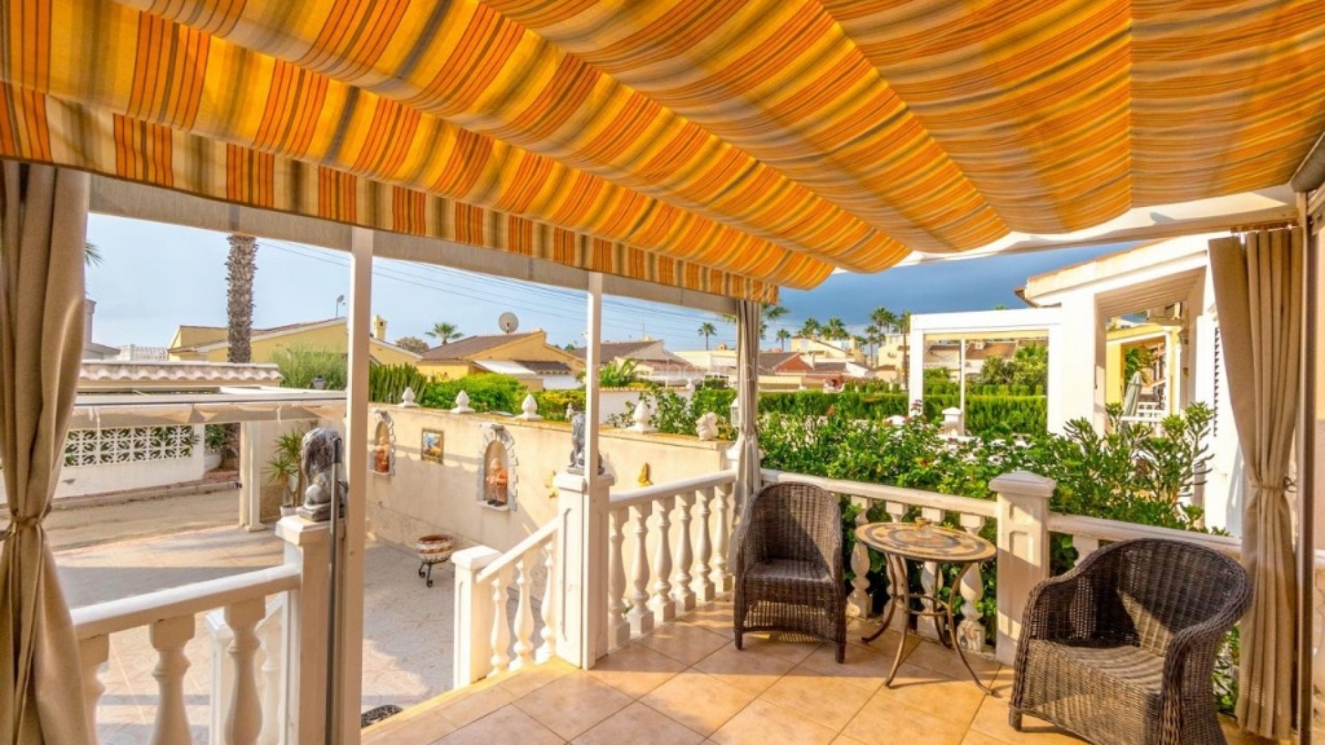 Resale - Villa -
Orihuela Costa - Playa Flamenca