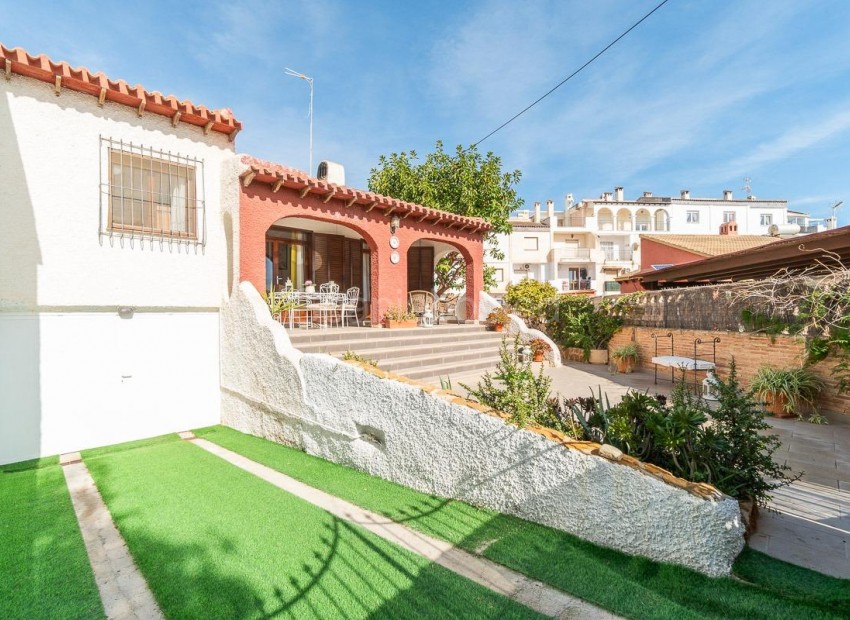 Resale - Villa -
Orihuela Costa - Punta Prima