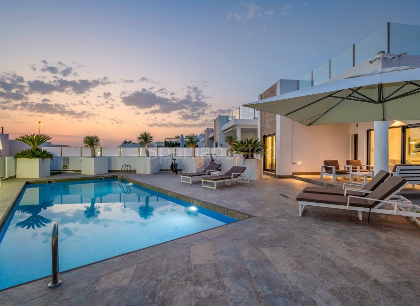 Resale - Villa -
Orihuela Costa - Villamartin