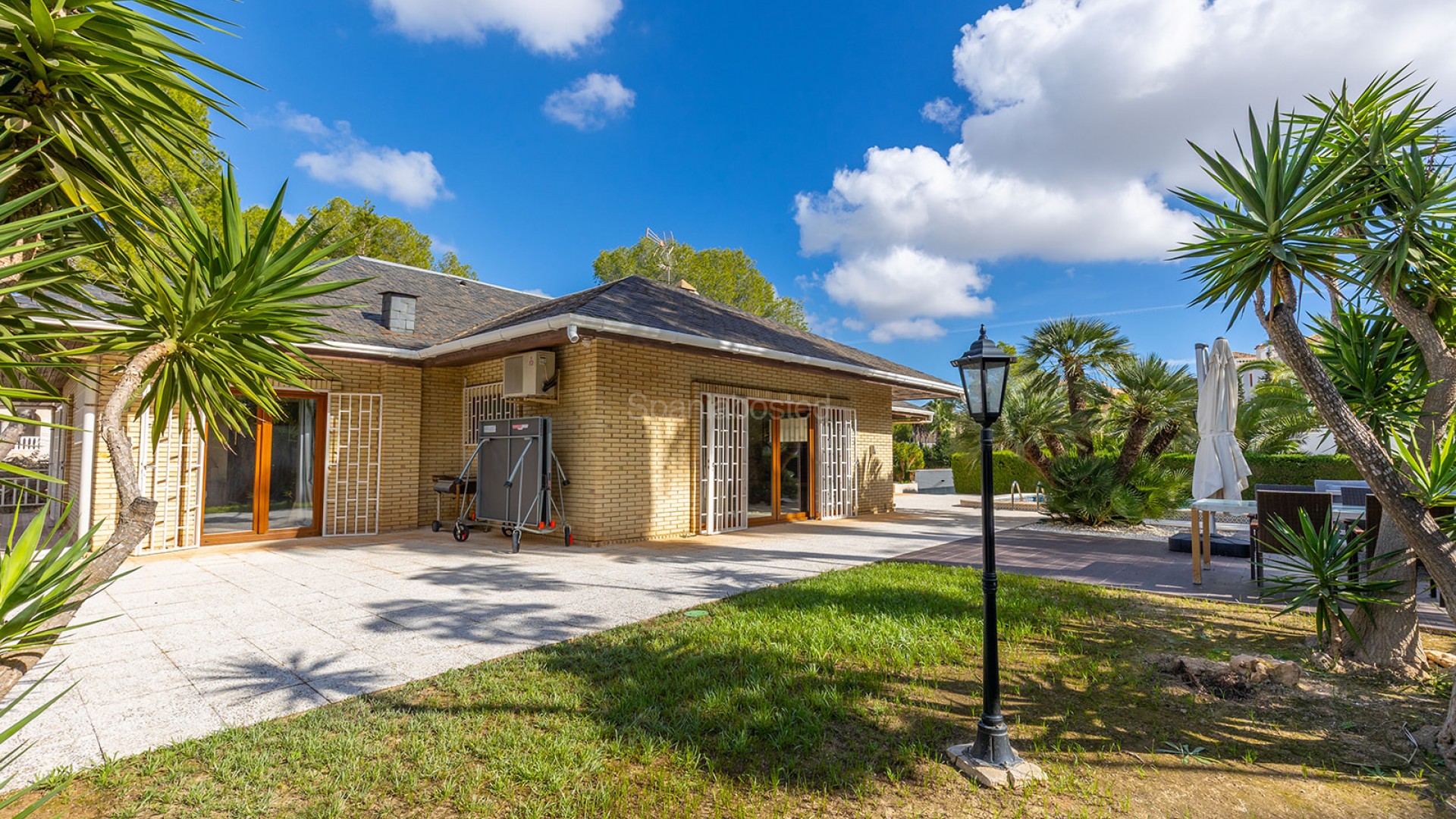 Resale - Villa -
Orihuela Costa - Villamartin