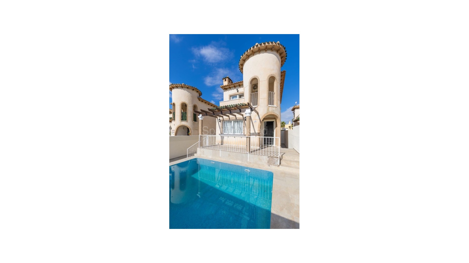 Resale - Villa -
Orihuela Costa - Villamartin