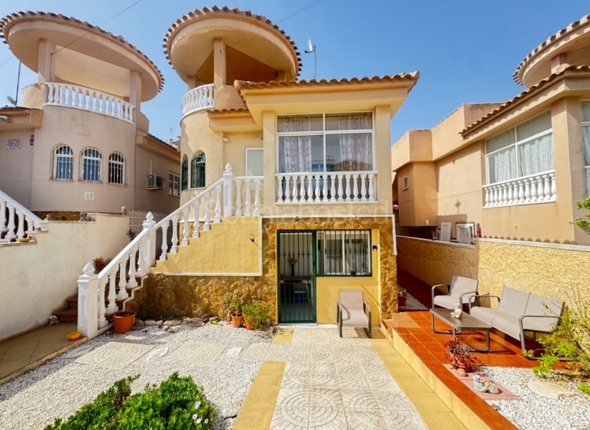 Resale - Villa -
Orihuela Costa - Villamartin