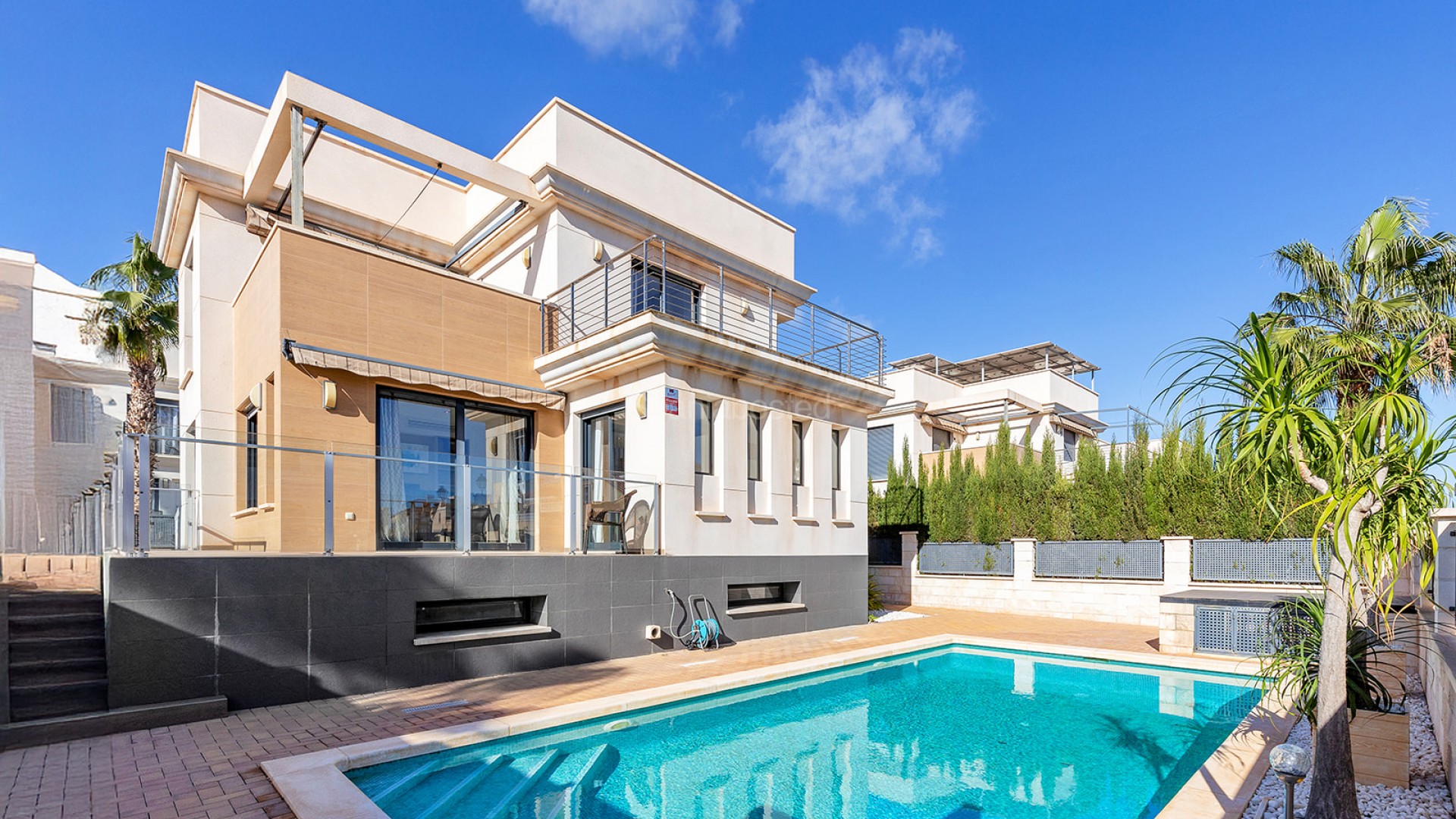 Resale - Villa -
Orihuela Costa