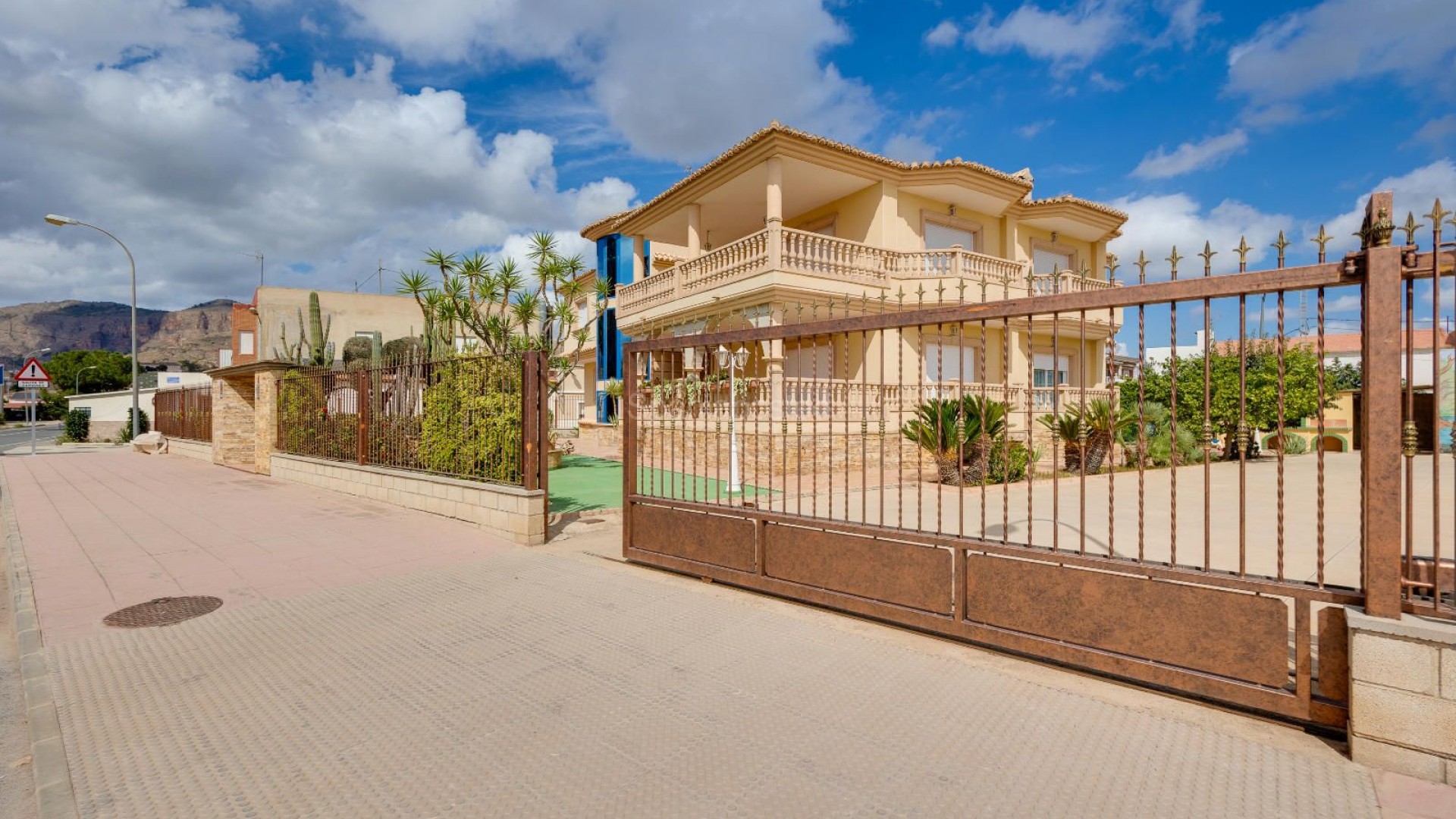 Resale - Villa -
Orihuela - Hurchillo