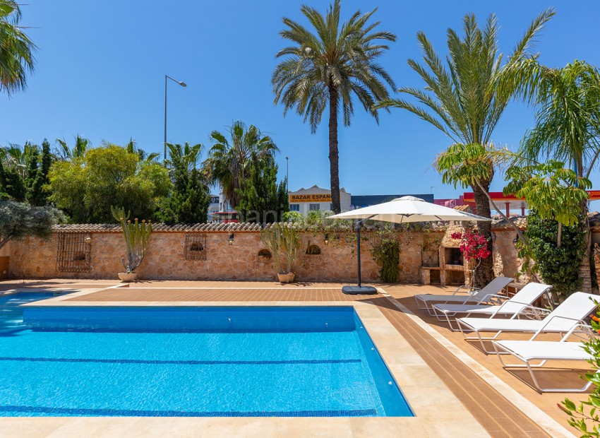 Resale - Villa -
Orihuela - Orihuela Costa