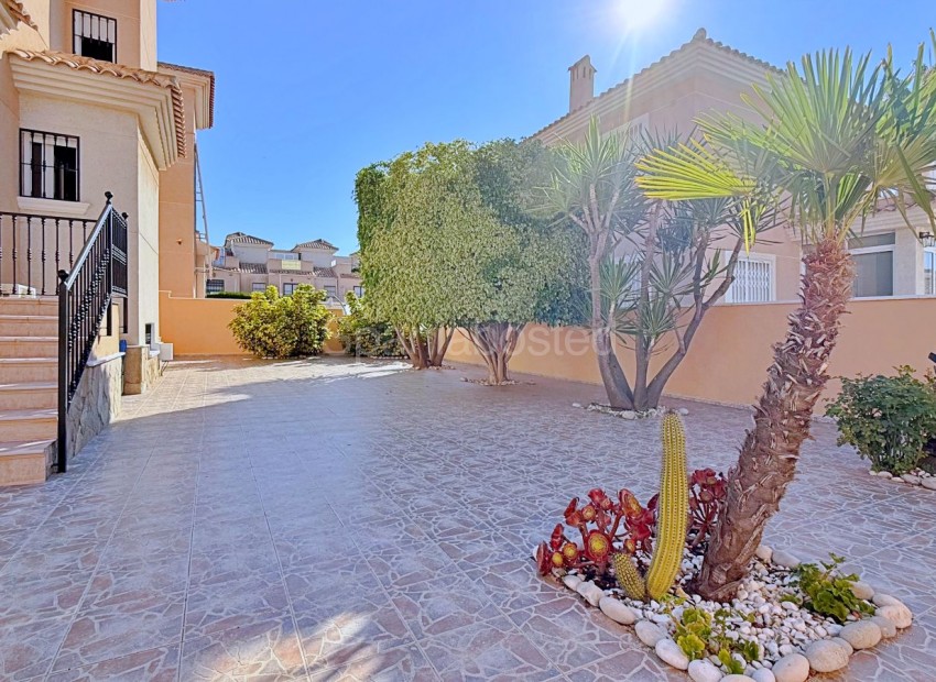Resale - Villa -
Orihuela - Orihuela Costa