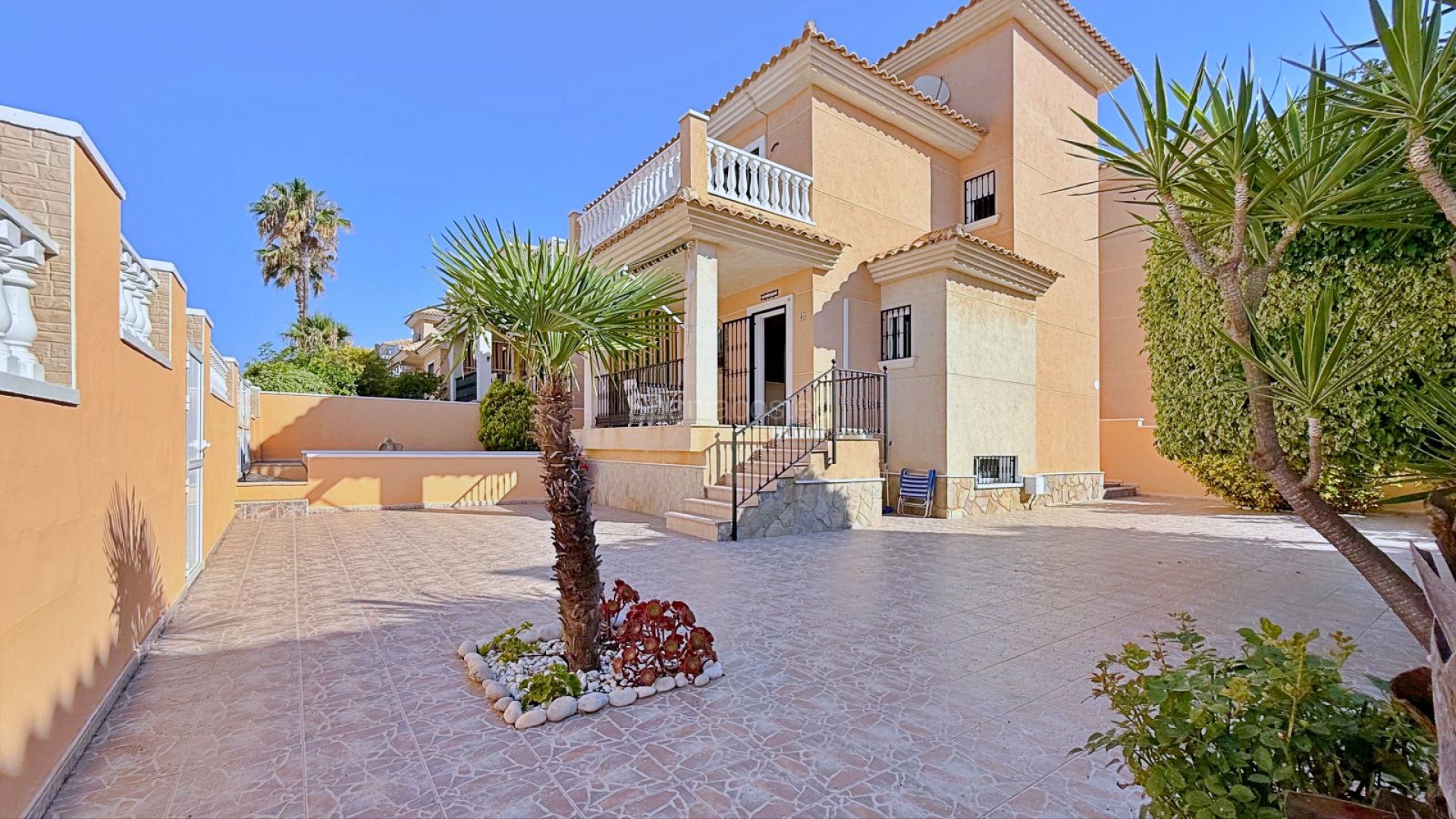 Resale - Villa -
Orihuela - Orihuela Costa