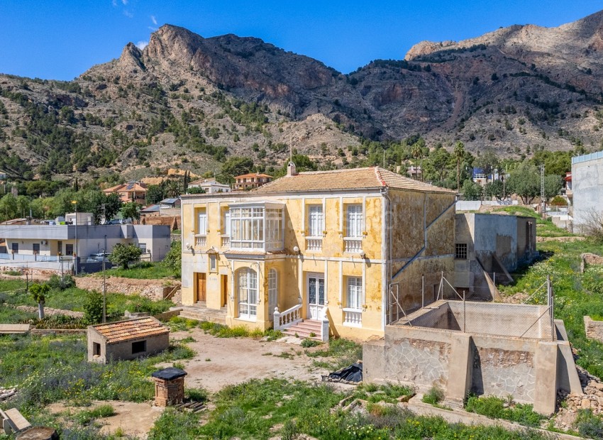 Resale - Villa -
Orihuela