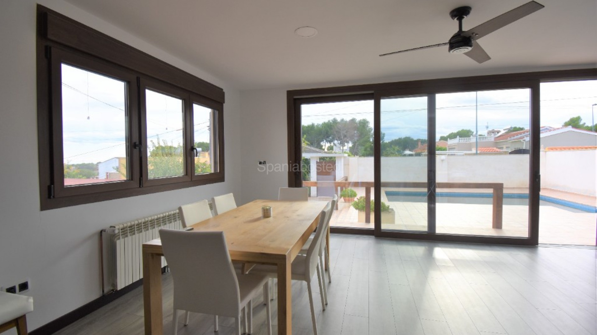 Resale - Villa -
Pinar de Campoverde