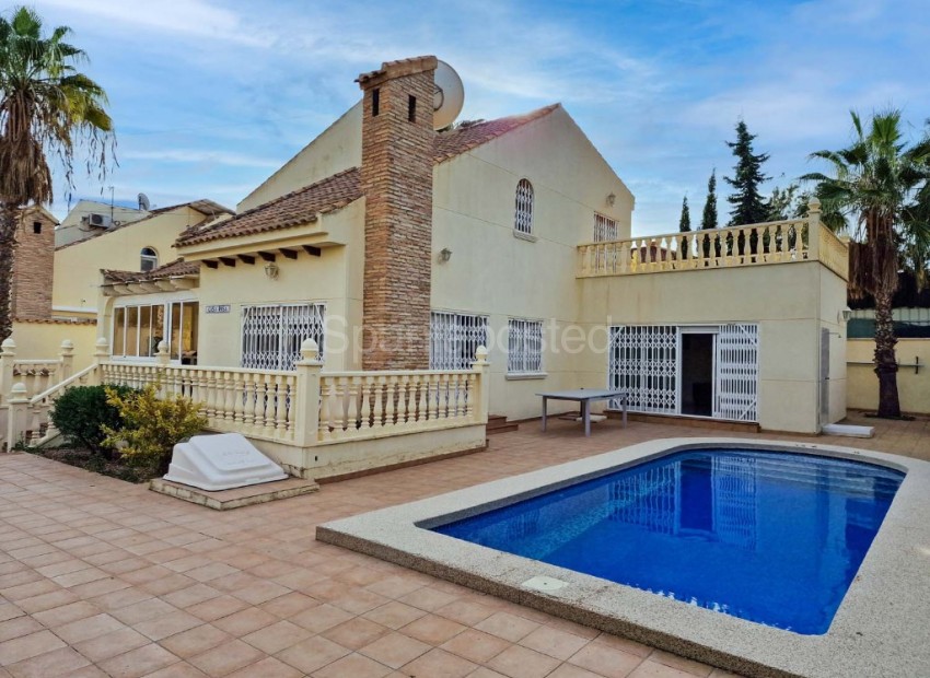 Resale - Villa -
Playa Flamenca