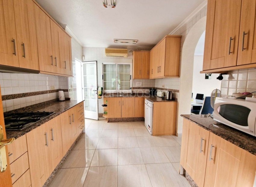 Resale - Villa -
Playa Flamenca