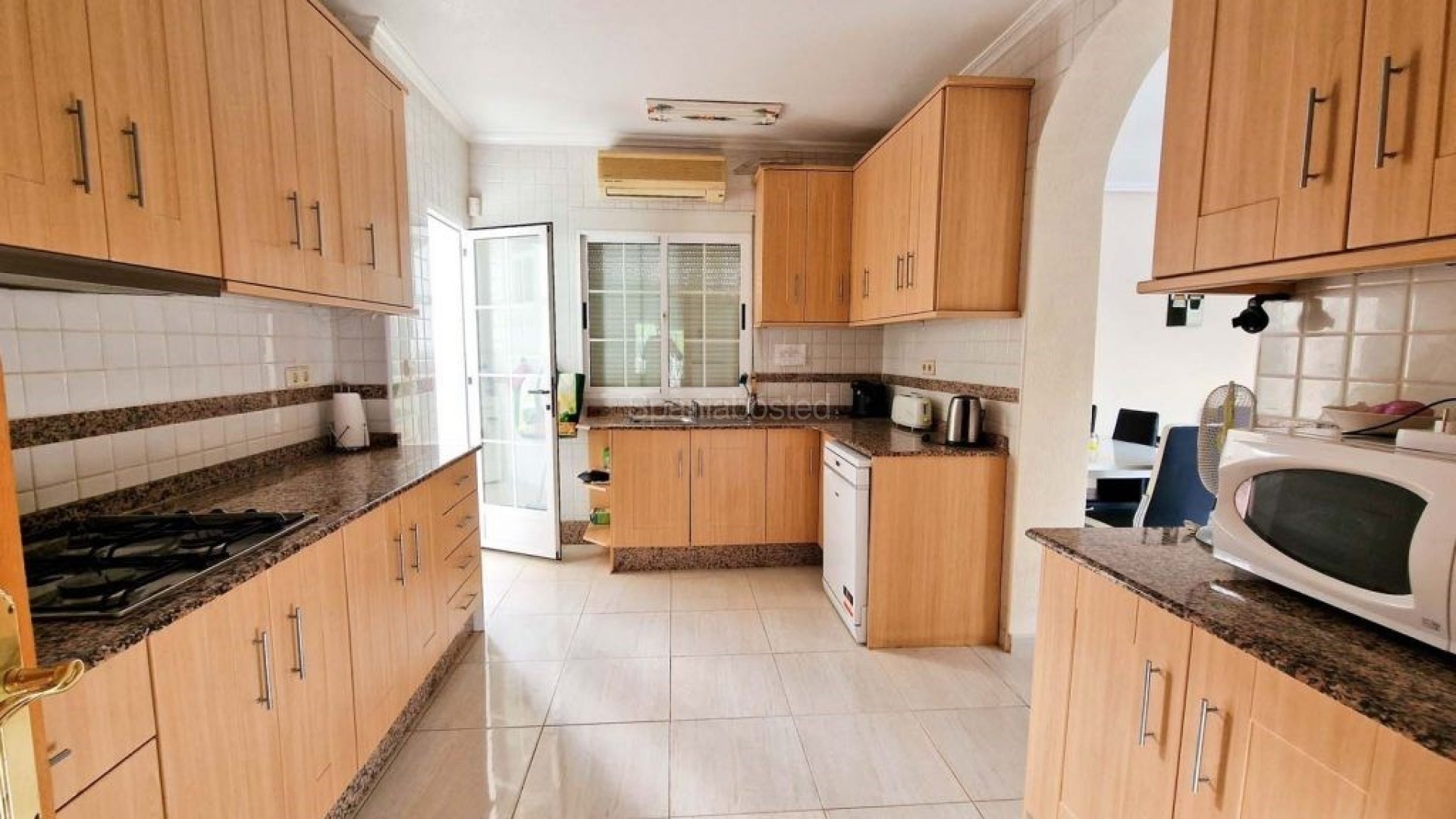 Resale - Villa -
Playa Flamenca