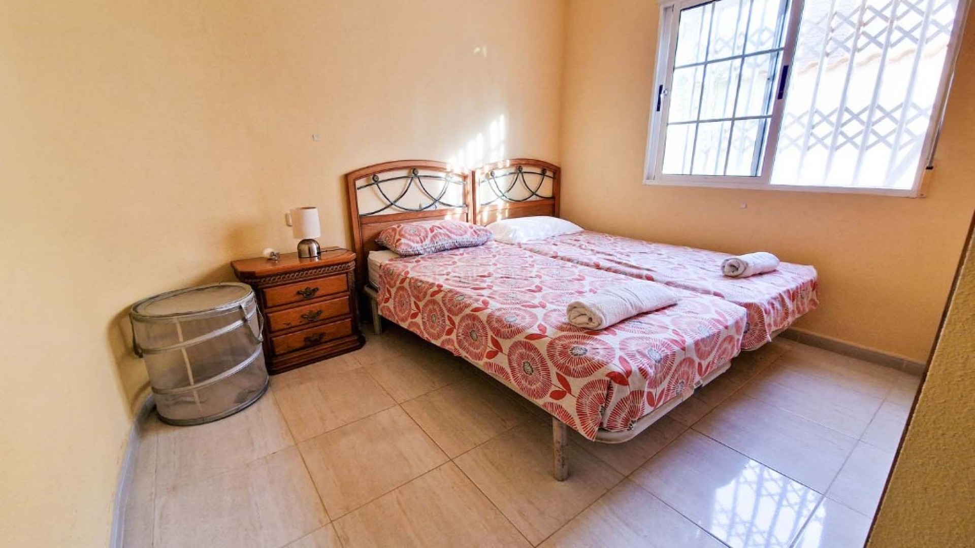 Resale - Villa -
Playa Flamenca