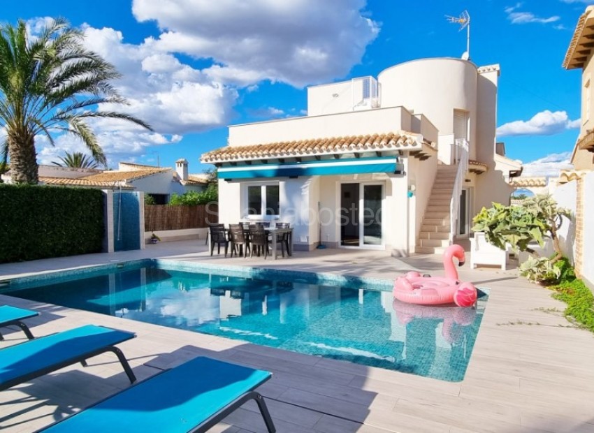 Resale - Villa -
Playa Flamenca