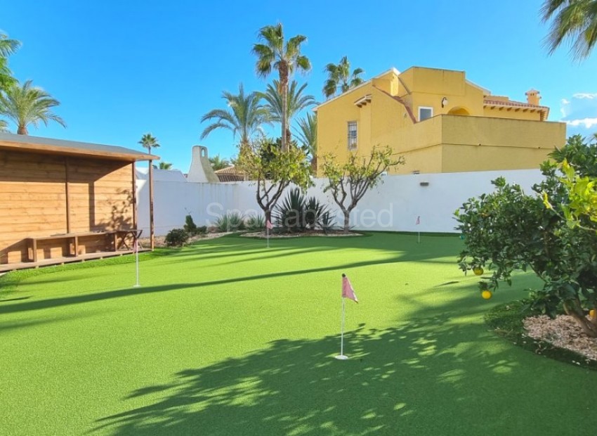 Resale - Villa -
Playa Flamenca