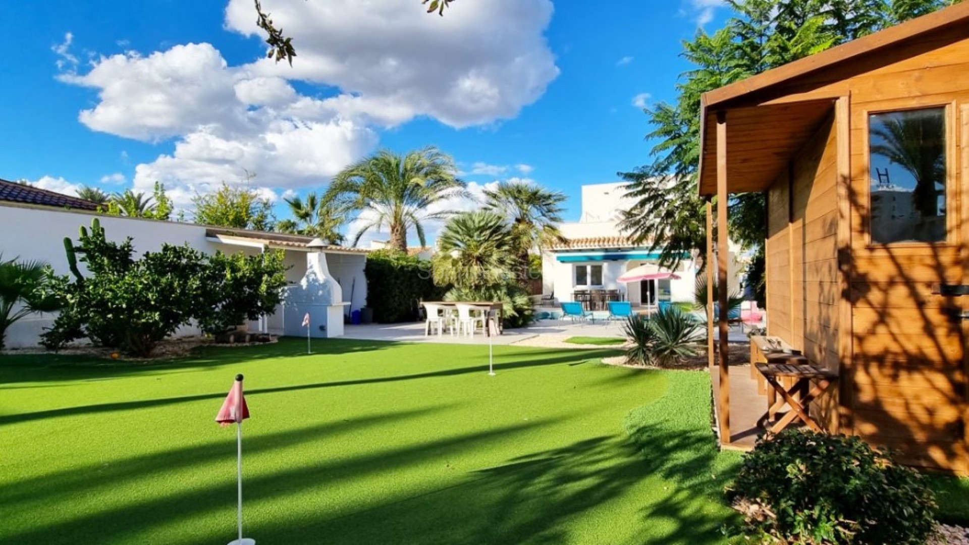 Resale - Villa -
Playa Flamenca