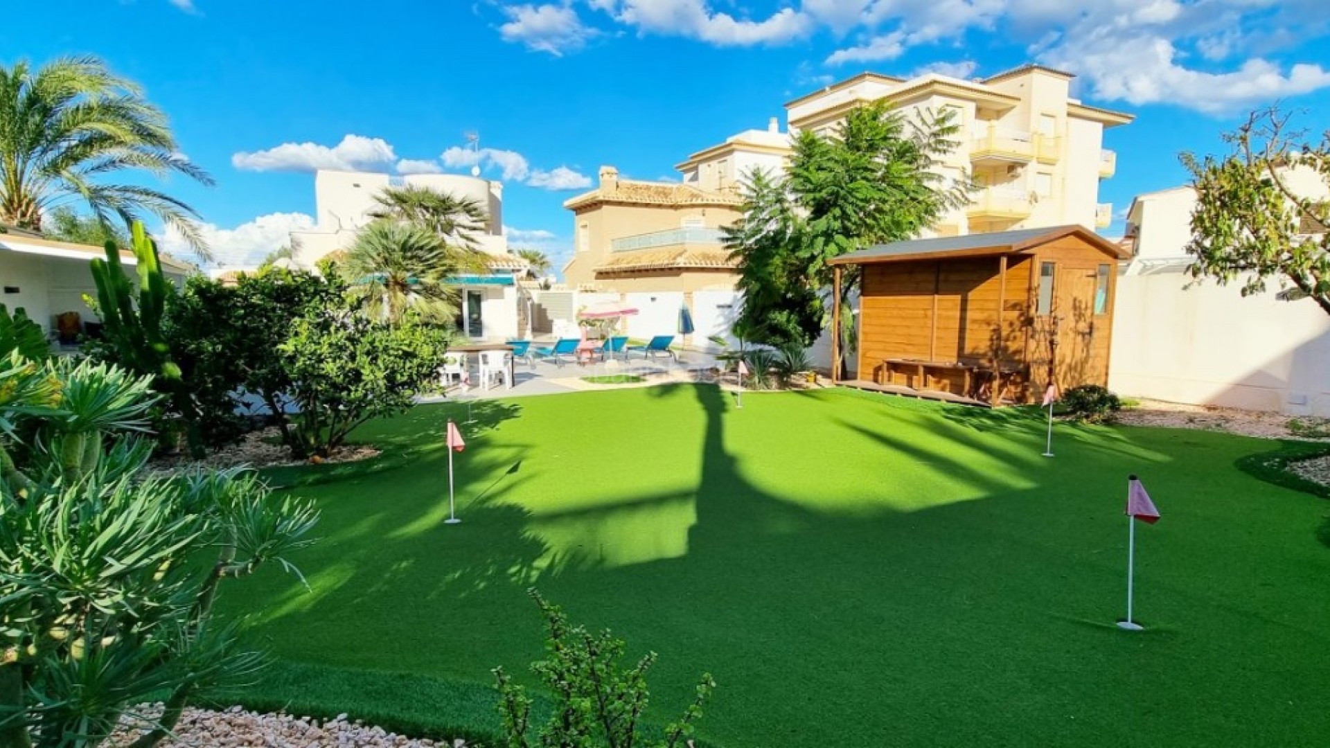 Resale - Villa -
Playa Flamenca