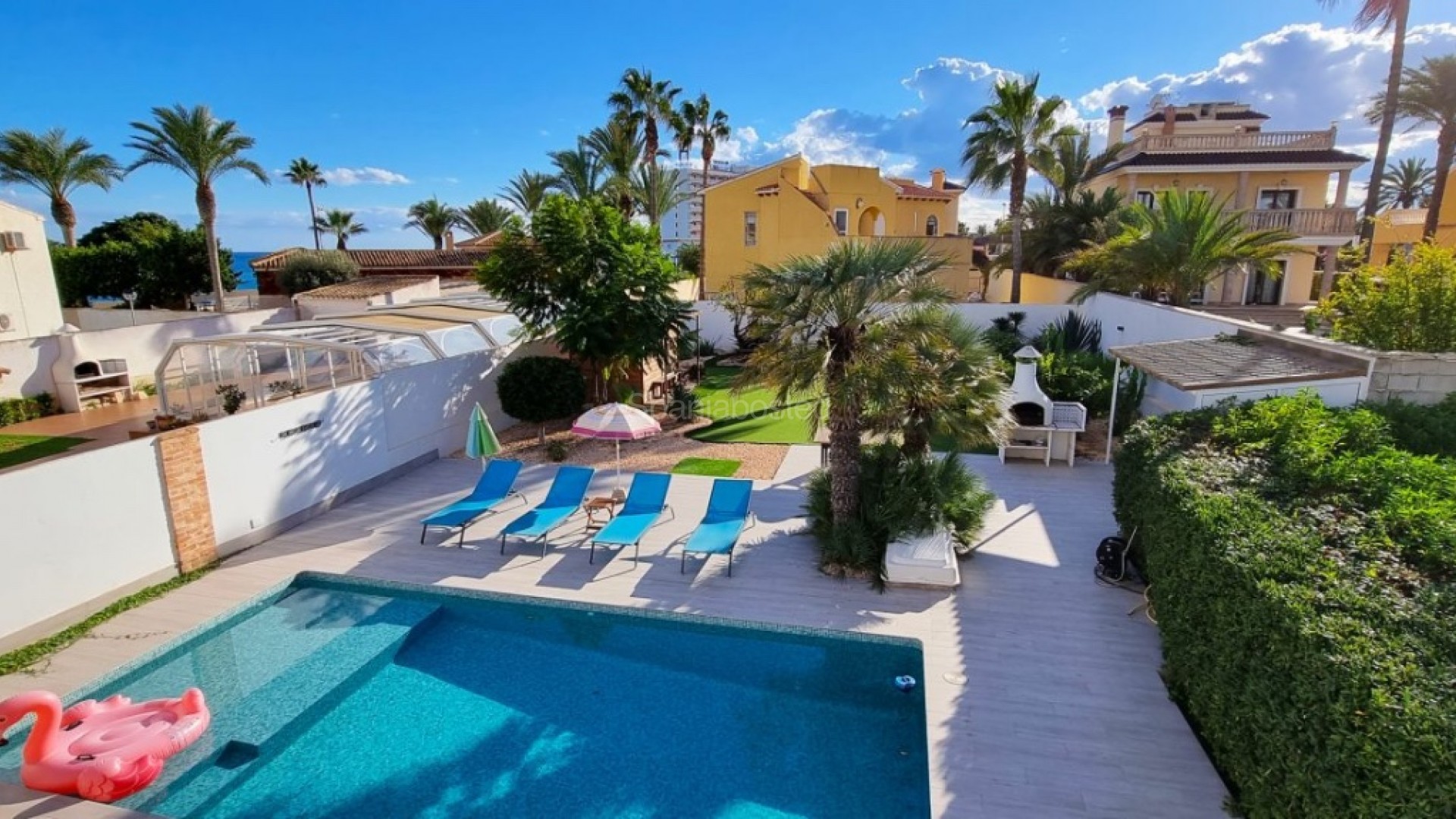 Resale - Villa -
Playa Flamenca