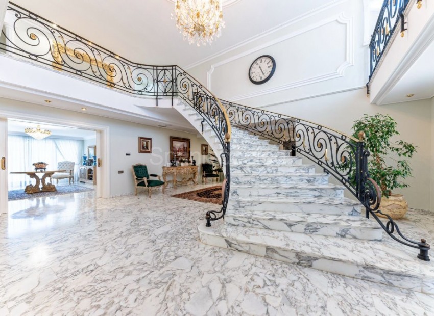 Resale - Villa -
Playa San Juan