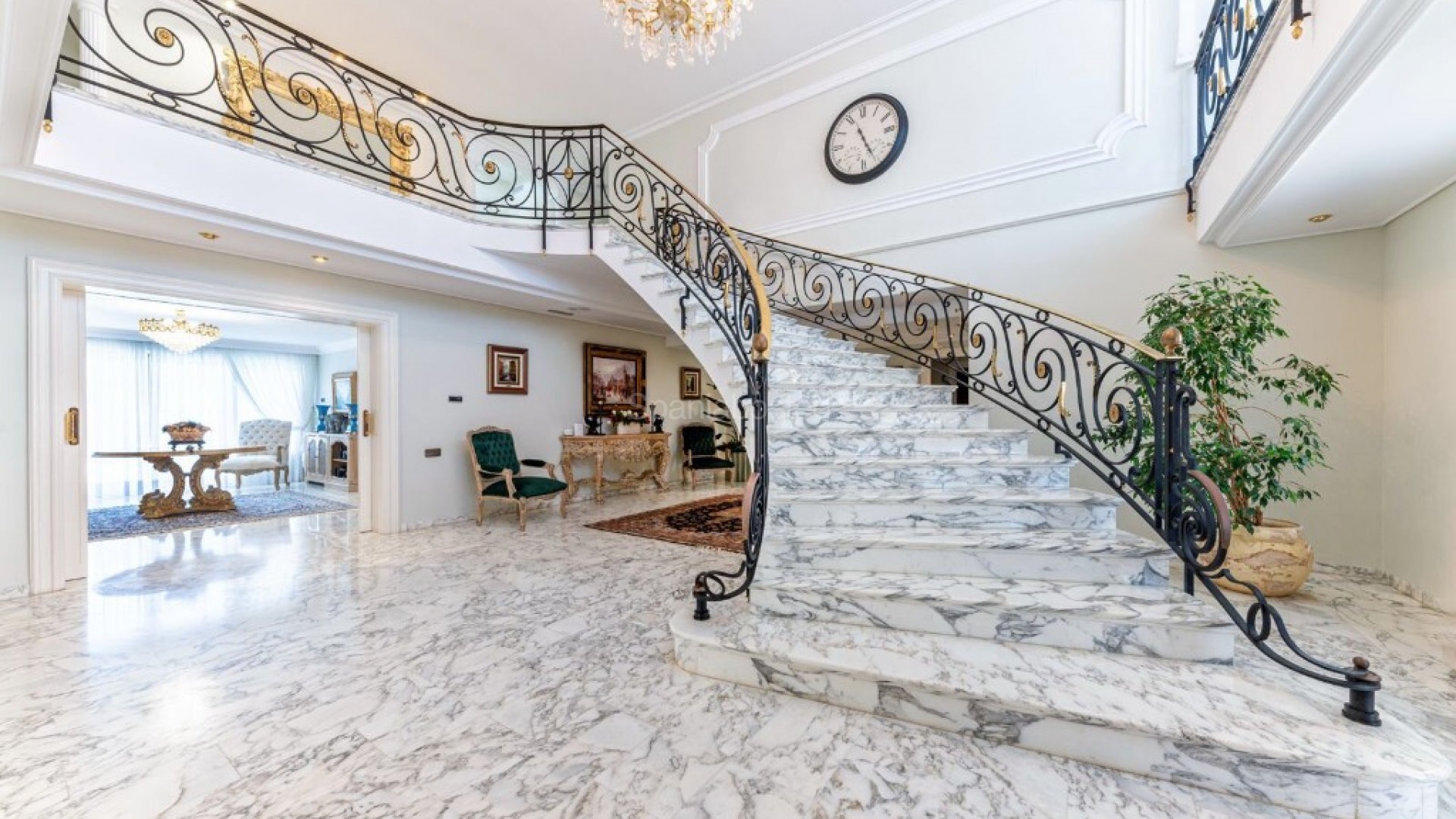 Resale - Villa -
Playa San Juan