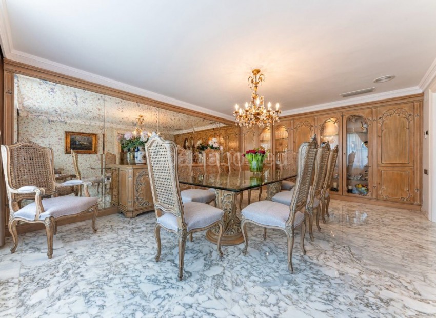 Resale - Villa -
Playa San Juan