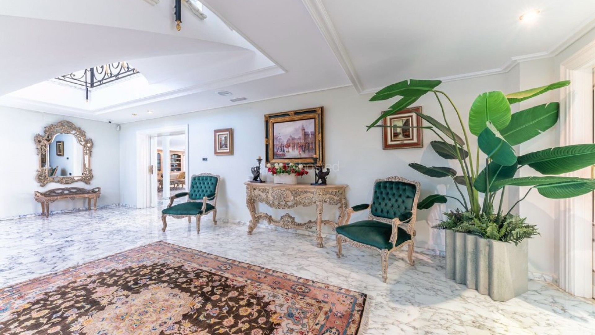 Resale - Villa -
Playa San Juan