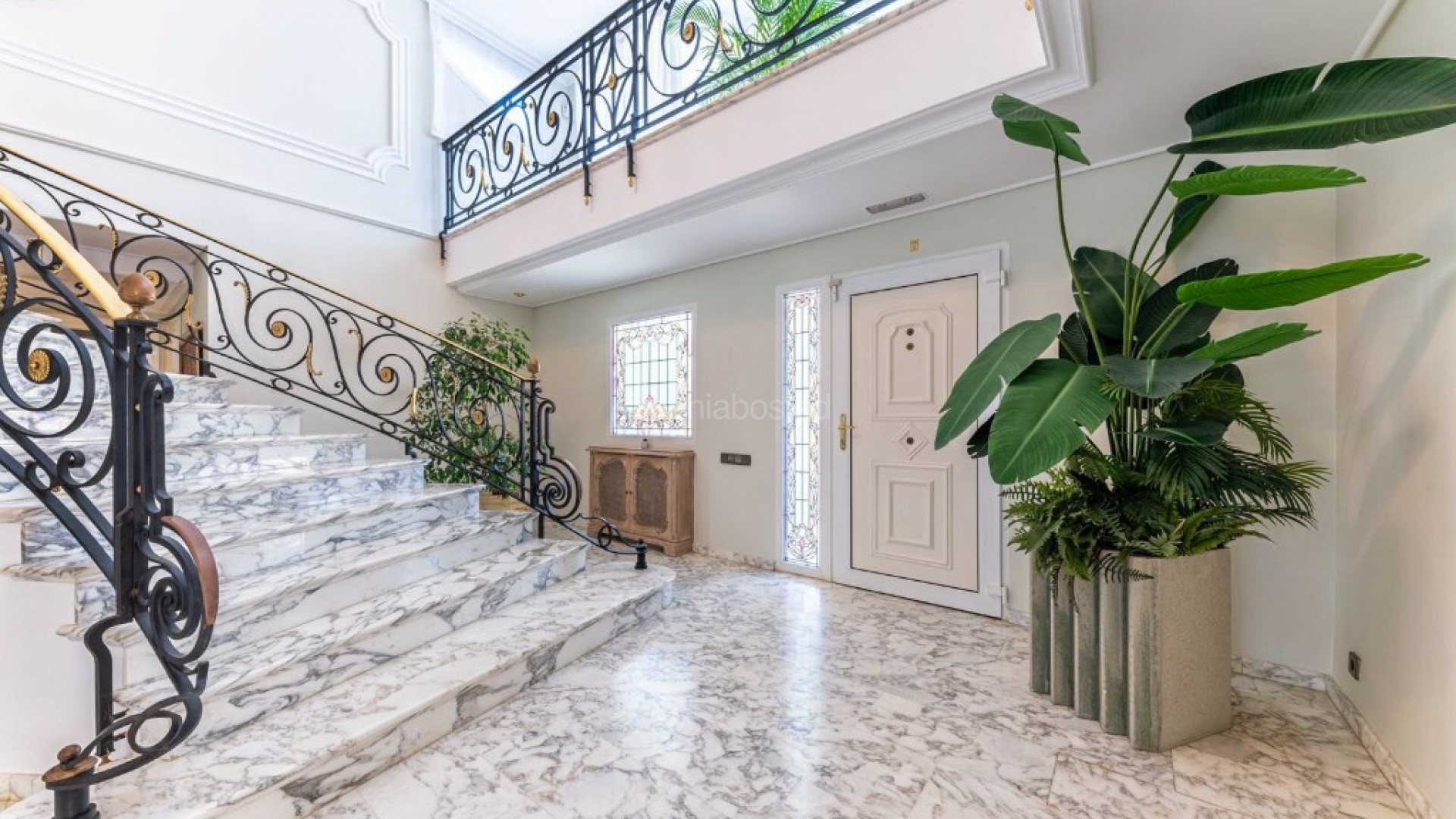 Resale - Villa -
Playa San Juan