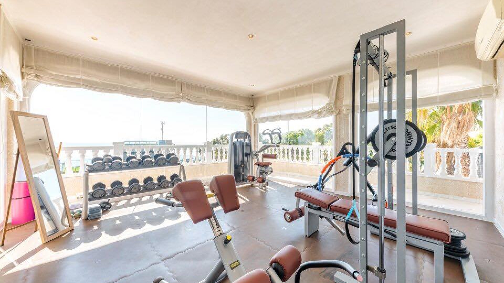 Resale - Villa -
Playa San Juan