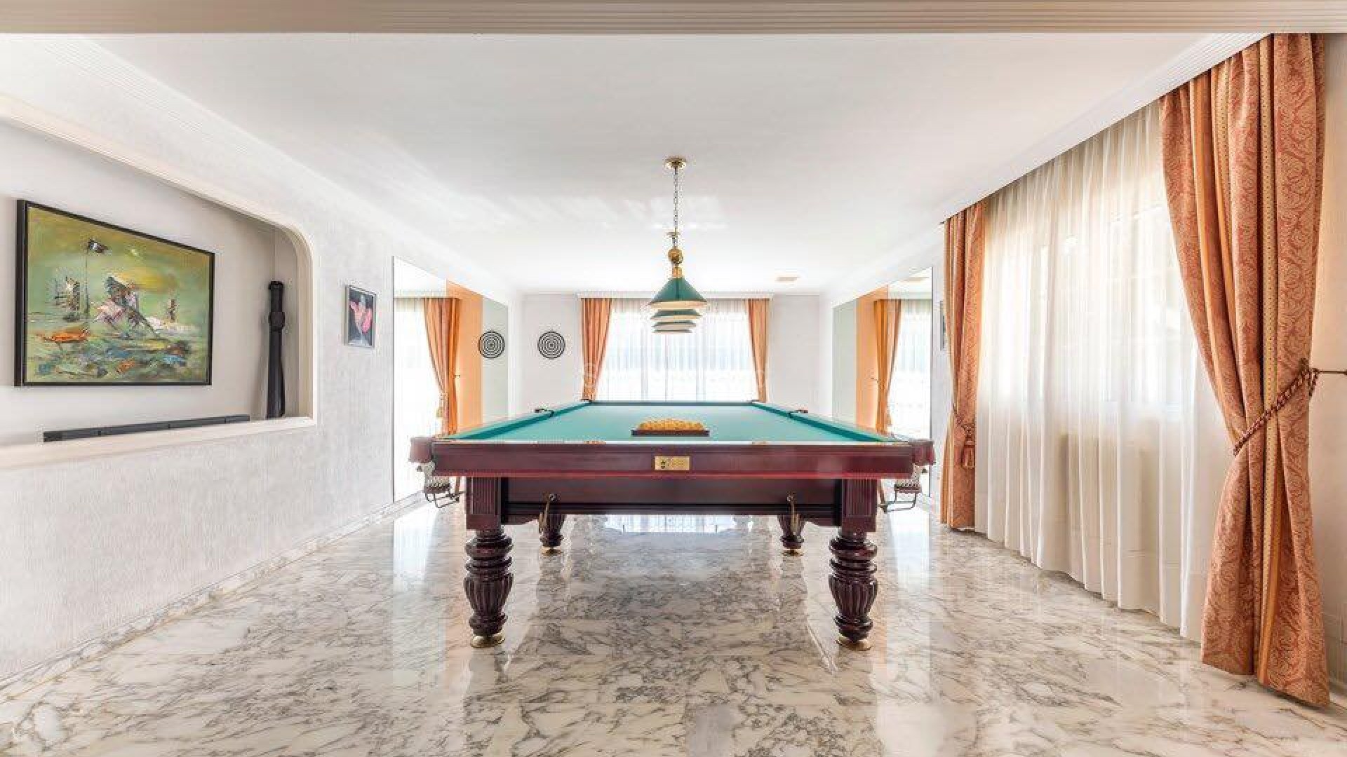 Resale - Villa -
Playa San Juan