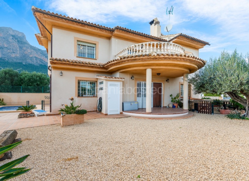 Resale - Villa -
Polop