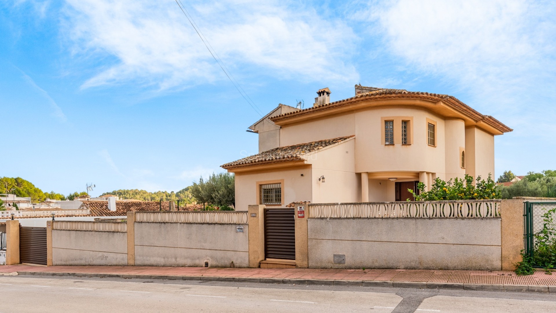 Resale - Villa -
Polop