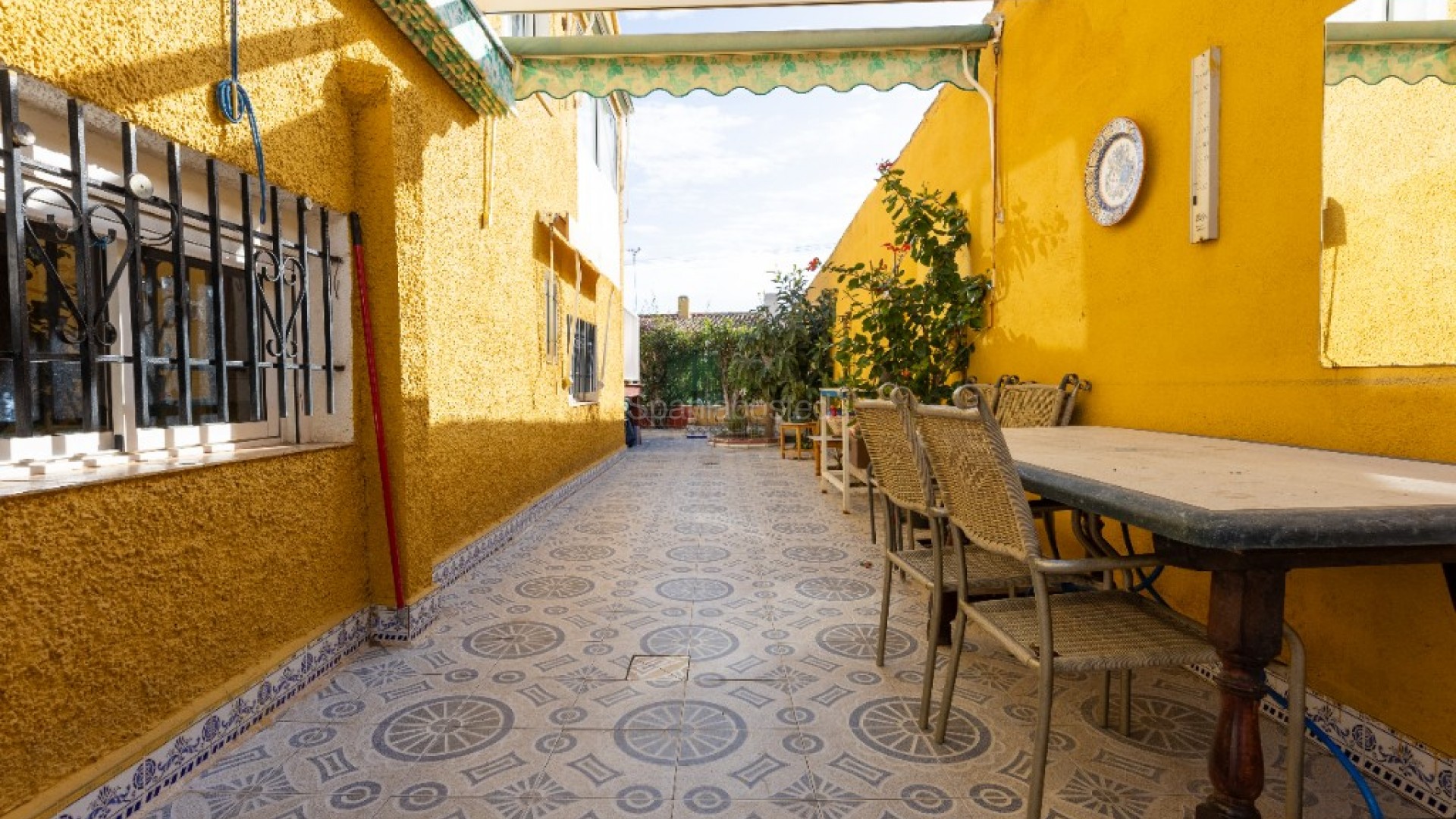 Resale - Villa -
Punta Prima