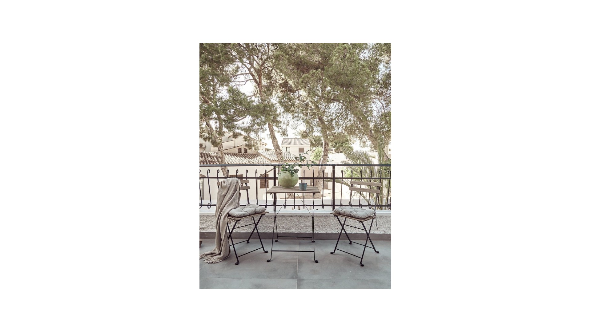 Resale - Villa -
Punta Prima