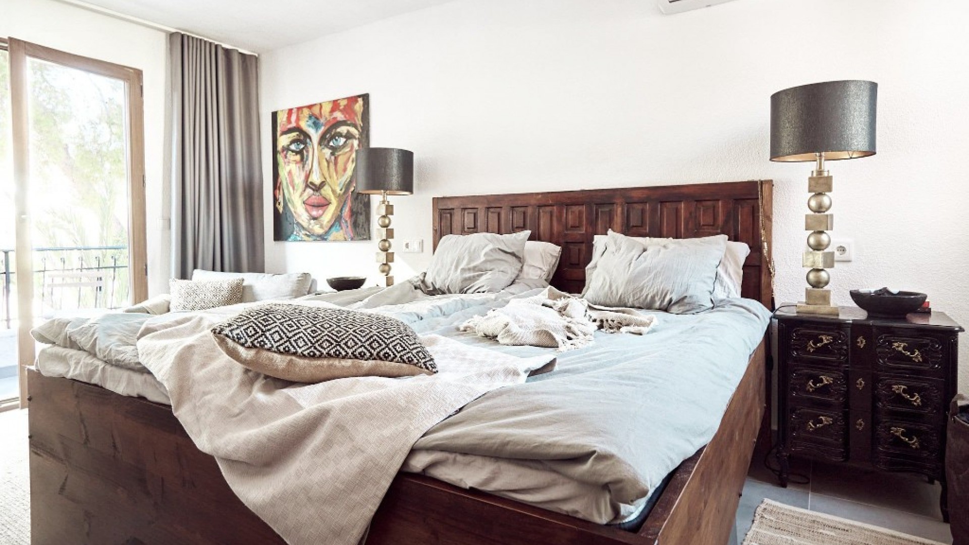 Resale - Villa -
Punta Prima