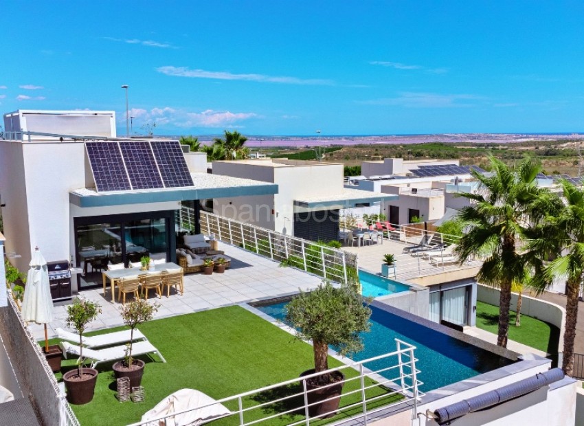 Resale - Villa -
San Miguel de Salinas